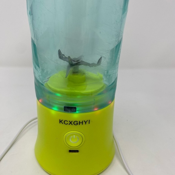 Portable Blender - Picture 3 of 11